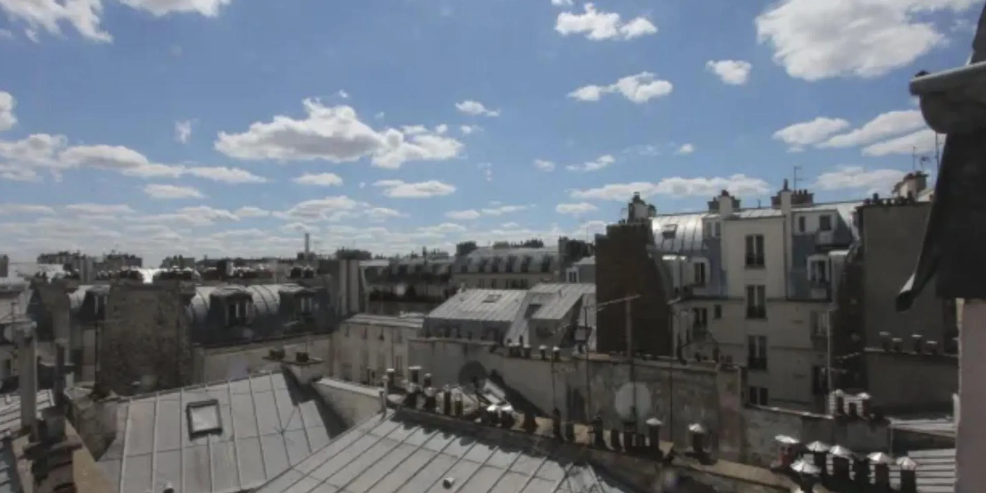 Sous Les Toits De Paris Shared Place